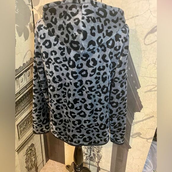 Ultra soft jacket by No Boundaries in junior large - Picture 2 of 2